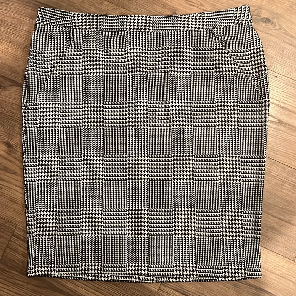 Lane Bryant black white houndstooth stretch knit unlined skirt size 18